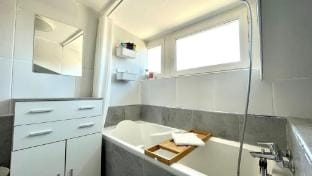 Jacobin - downtown rooftop parking and AC Apartment in Toulouse
