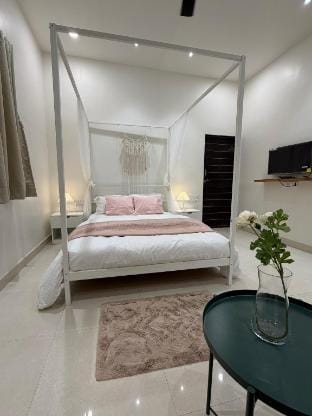 AT Alibaug - A Boho Boutique Stay- Apartment A Apartment in Alibag