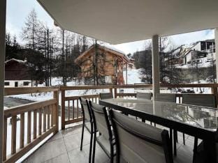 Apartment in Vars with Spa and Slope Access Apartment in Provence-Alpes-Côte d'Azur