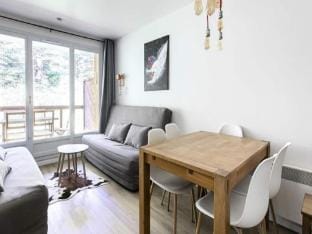 Apartment in Hautes-Alpes with Ski-inSki-out Apartment in Provence-Alpes-Côte d'Azur