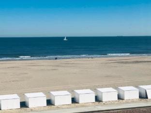 Apartment in Wenduine with Stunning Sea Views Apartment in De Haan