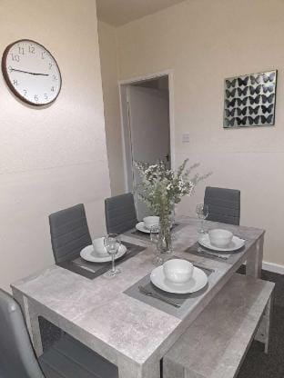 Home in Stoke on Trent Apartment in Stoke-on-Trent