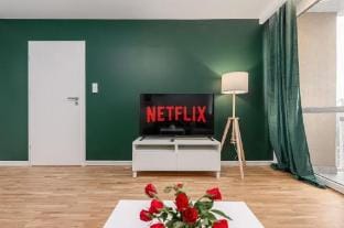 Lumina spacious 3-room apartment with parking Apartment in Warsaw
