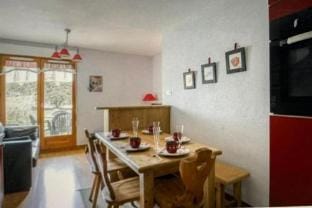 Petit cocon entre lac golf et montagne prox Annecy Apartment in Doussard