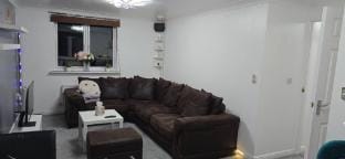 Modern  Cosy 2-Bed in Newport -Easy M4 to Cardiff Apartment in Newport