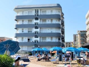 Bright holiday home with balcony Apartment in Lido di Jesolo