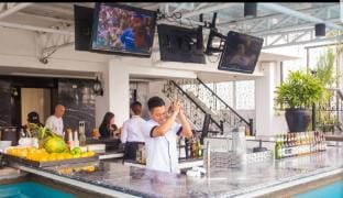 100m to walking st, clubs ,bars  restaurants, 2 portable air-air-conditioners, Apartment in Angeles