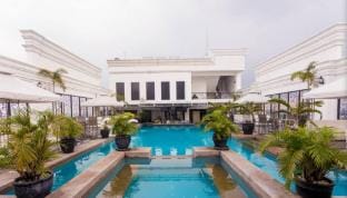 100m to walking st, clubs ,bars  restaurants, 2 portable air-air-conditioners, Apartment in Angeles