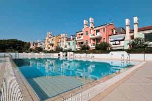 Bright apartment with pool Apartment in Lido di Jesolo