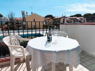 Bright apartment with pool Apartment in Lido di Jesolo