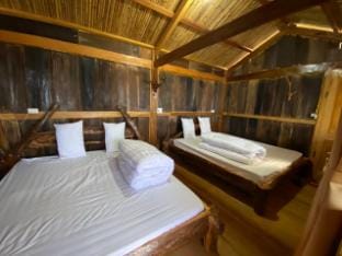 Nhà gỗ truyền thống người Mông trên núi Chalet in Vietnam