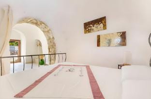 Trulli ConteCavallo con piscina in esclusiva Country House in Province of Taranto