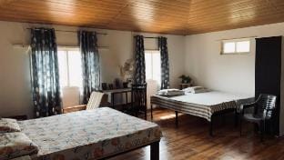 Anokkha lake view studio with private pool Vacation rental in Maharashtra