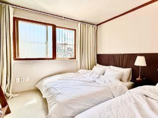 합정역 도보3분, 홍대/망원시장 8분, 한강공원 산책, 햇살가득한 2BR 3QB, 호텔베딩 Vacation rental in Seoul