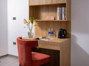Quadruble room with 1 double & 2 single beds. Vacation rental in Hanoi