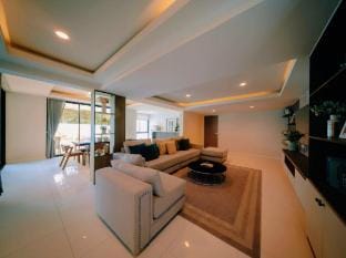 The Dream Gateway Villa 5BR Private Pool + Spa Tub Vacation rental in Pattaya City