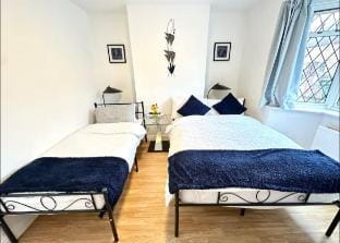 Modern 4BD in Central London | Free Parking|Garden Vacation rental in London Borough of Southwark