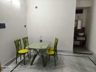 Aarvi's Self Service Homestay AC Room Free wifi Vacation rental in West Bengal