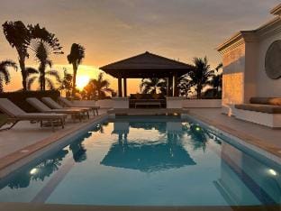 Sunset View Pool Villa 116/4BR/10 Persons Vacation rental in Pattaya City