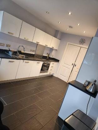 2 Bedroom Modern House Vacation rental in Leicester