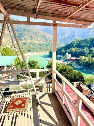 Budget Friendly Room- 1 minute from Ganga Vacation rental in Rishikesh