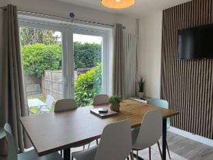 Briants, for Families & Contractors - Free Parking Vacation rental in Reading