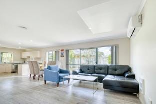 Relaxing 3BR Home by Wattle Downs Reserve Vacation rental in Auckland