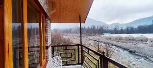 Mountainshack Riverside Stay And Café Dobhi 1BHKAP Vacation rental in Himachal Pradesh