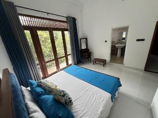 Mahaweli Haven Kandy- 5 Bedrooms Luxury House Vacation rental in Gangawatakorale