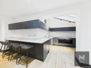 Sleek & Spacious 7-bed in Filton Vacation rental in Bristol