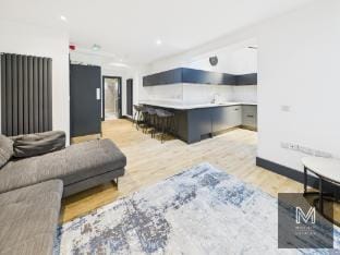Sleek & Spacious 7-bed in Filton Vacation rental in Bristol