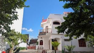 Ground floor Spacious Room with Private Bathroom Vacation rental in India