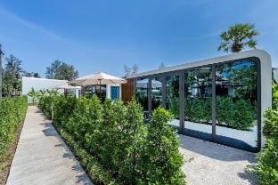 Apple House Bangtao Escape • Pool, Terrace, High-Speed Wi-Fi Vacation rental in Choeng Thale