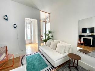 Pastel Orange | quiet apartment near train station Vacation rental in Grenoble