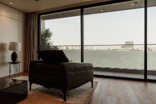 160m2 luxury apartment with West Lake view, No. 1 furniture Vacation rental in Hanoi