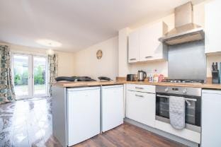 Cosy Two Bedroom House with Driveway Parking and Garden Vacation rental in Wolverhampton