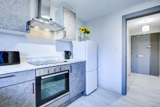 2Bd Flat l M40 nearby l Free Parking l Free Wifi Vacation rental in High Wycombe