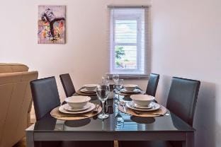 Contractor-Hub Home | Close to MK & M1 Vacation rental in Aylesbury Vale