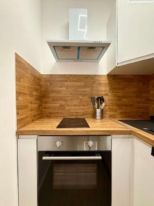 Modern studio in the heart of the Saint Adalbert Vacation rental in Liège