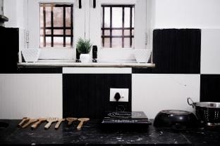 Lakeview 1BHK • 2 King Beds • Kitchen & Balcony Vacation rental in Dehradun