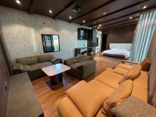 Longwood 9|Private Jacuzzi| Hyderabad by Homeyhuts Vacation rental in Hyderabad