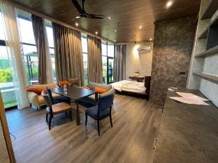 Longwood 9|Private Jacuzzi| Hyderabad by Homeyhuts Vacation rental in Hyderabad