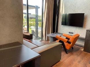 Bankroft 7 | with Jacuzzi | Hyderabad by Homeyhuts Vacation rental in Hyderabad