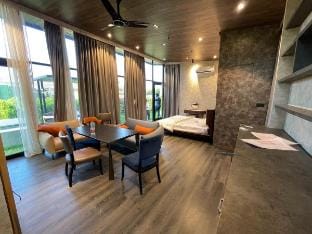 Longwood 3 | Jacuzzi | in Hyderabad by Homeyhuts Vacation rental in Hyderabad