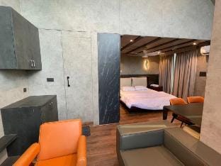 Bankroft 1 | Jacuzzi | in Hyderabad by Homeyhuts Vacation rental in Hyderabad
