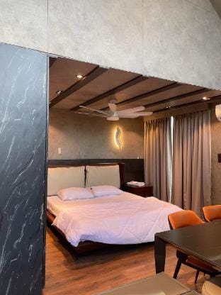 Bankroft 1 | Jacuzzi | in Hyderabad by Homeyhuts Vacation rental in Hyderabad