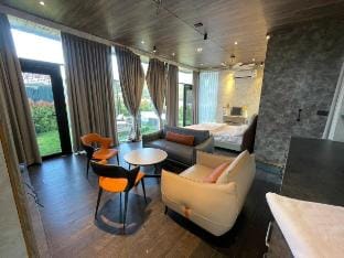 Medlin 8 |Outdoor Jacuzzi| Hyderabad by Homeyhuts Vacation rental in Hyderabad