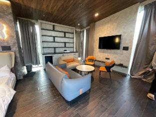 Medlin 8 |Outdoor Jacuzzi| Hyderabad by Homeyhuts Vacation rental in Hyderabad