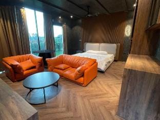 Pezo6|Spacious Cabin|Jacuzzi|Hyderabad byHomeyhuts Vacation rental in Hyderabad