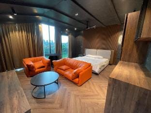Pezo6|Spacious Cabin|Jacuzzi|Hyderabad byHomeyhuts Vacation rental in Hyderabad